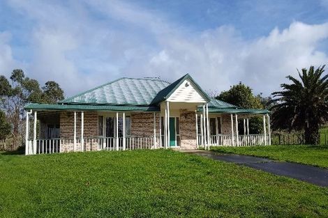 Photo of property in 400 Waitakere Road, Taupaki, Henderson, 0782
