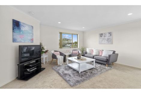 Photo of property in 37 Nimstedt Avenue, Oteha, Auckland, 0632