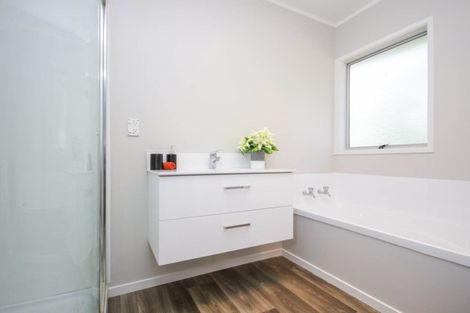 Photo of property in 8 Elizabeth Drive, West Harbour, Auckland, 0618