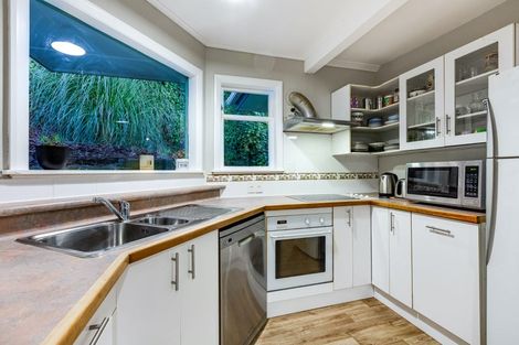 Photo of property in 15 Mana View Road, Paremata, Porirua, 5026