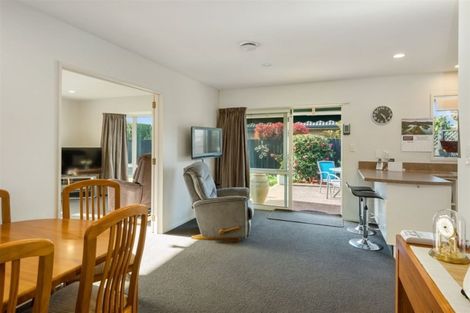 Photo of property in 52 Englefield Road, Northwood, Christchurch, 8051