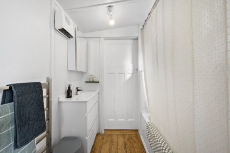 Photo of property in 28 Totara Street, Eastbourne, Lower Hutt, 5013