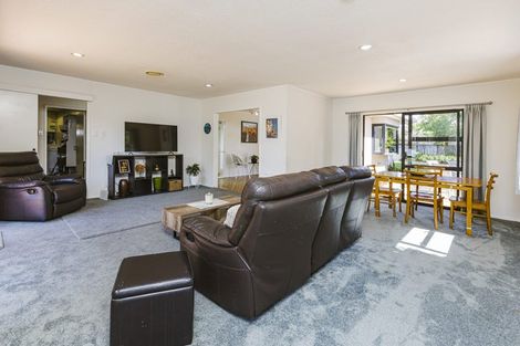 Photo of property in 14 Foxbridge Lane, Conifer Grove, Takanini, 2112