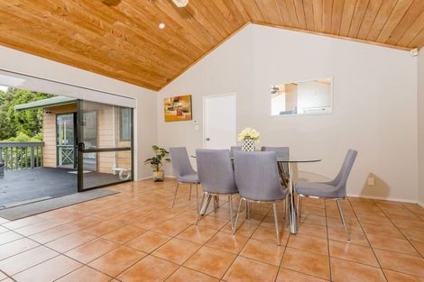 Photo of property in 11 Queen Natalie Place, Massey, Auckland, 0614
