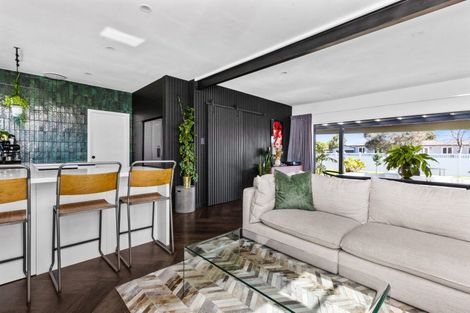 Photo of property in 709 Grove Road, Mayfair, Hastings, 4122