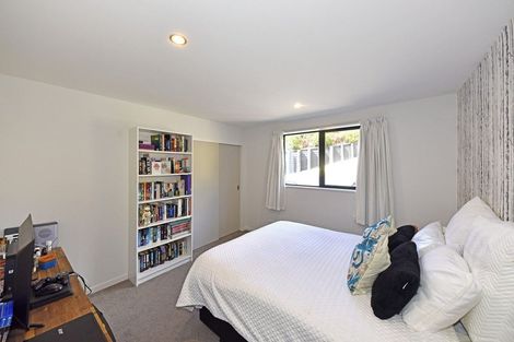 Photo of property in 3 Stoneyridge Close, Mount Pleasant, Christchurch, 8081