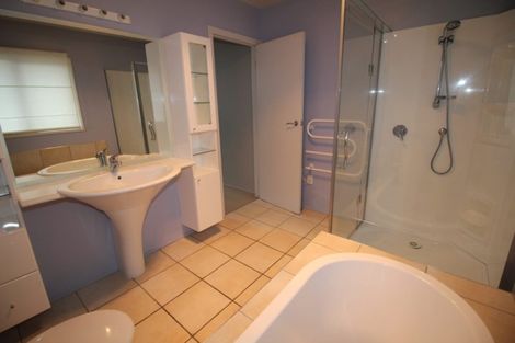 Photo of property in 28 Tamworth Crescent, Newlands, Wellington, 6037