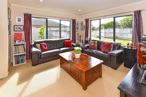 Photo of property in 15 Greta Banks Place, Wattle Downs, Auckland, 2103