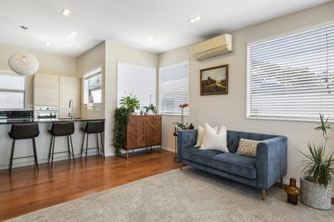 Photo of property in Wilk Heights, 2/8 Wilk Lane, Browns Bay, Auckland, 0630