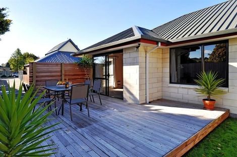 Photo of property in 2/30 Lees Road, Strowan, Christchurch, 8052