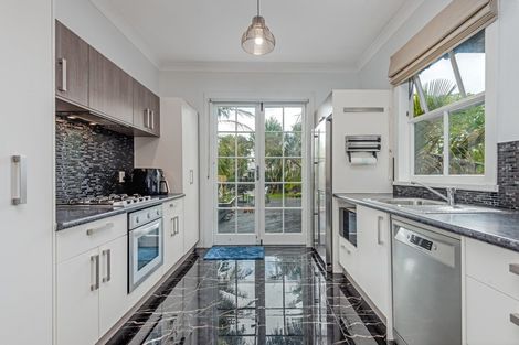 Photo of property in 37 Burns Avenue, Takaro, Palmerston North, 4412