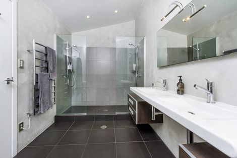 Photo of property in 28 Muritai Road, Milford, Auckland, 0620