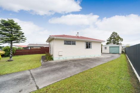 Photo of property in 43 Acacia Street, Kelvin Grove, Palmerston North, 4414