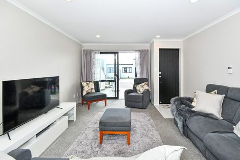 Photo of property in 27a Poruru Close, Papakura, 2110