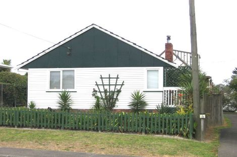 Photo of property in 2/318 Rangatira Road, Beach Haven, Auckland, 0626