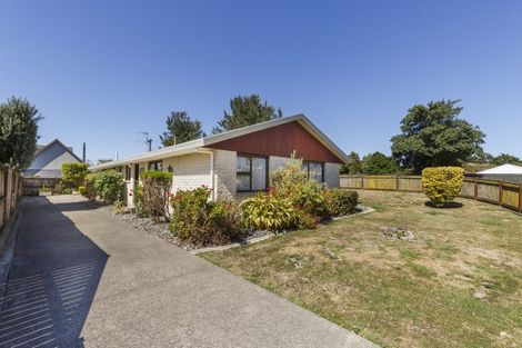 Photo of property in 2 Caroline Crescent, Highbury, Palmerston North, 4412
