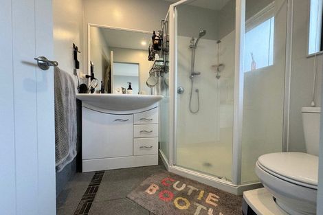 Photo of property in 68 South Kensington Way, Henderson, Auckland, 0612