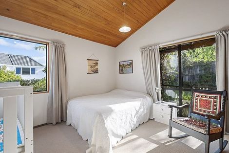 Photo of property in 11 Calypso Place, Rothesay Bay, Auckland, 0630