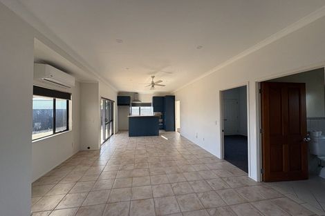 Photo of property in 76 Edgewater Drive, Pakuranga, Auckland, 2010