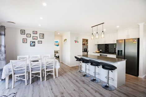 Photo of property in 8 Henty Lane, Marton, 4710