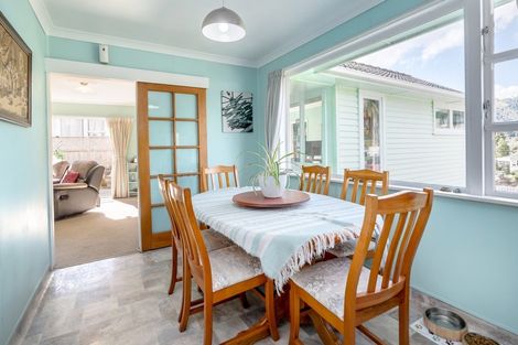 Photo of property in 184 George Street, Stokes Valley, Lower Hutt, 5019