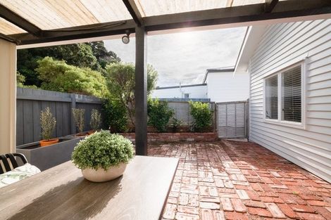 Photo of property in 40 Derwent Street, Island Bay, Wellington, 6023