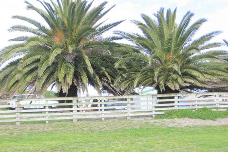 Photo of property in 16 Hennessy Street East, Foxton Beach, Foxton, 4815