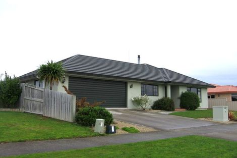Photo of property in 30 Fernlea Avenue, Kelvin Grove, Palmerston North, 4414