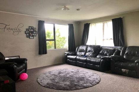 Photo of property in 1/10 Myna Place, Weymouth, Auckland, 2103