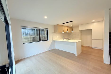Photo of property in 14d Clairville Crescent, Wai O Taiki Bay, Auckland, 1072