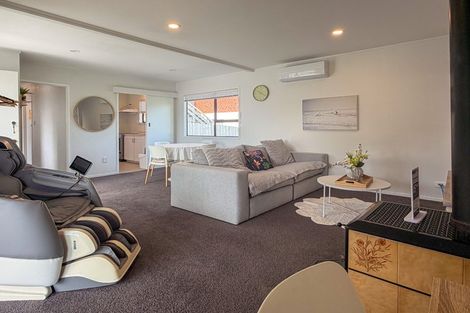 Photo of property in 1/725 Beach Road, Browns Bay, Auckland, 0630