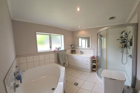 Photo of property in 93a Taylor Terrace, Tawa, Wellington, 5028