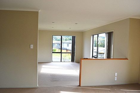 Photo of property in 27 Canyon Drive, Oteha, Auckland, 0632