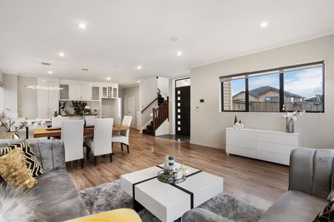 Photo of property in 11 Evelina Lane, Flat Bush, Auckland, 2019