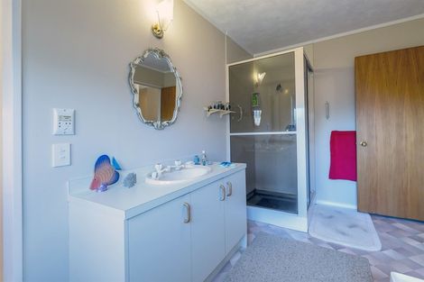 Photo of property in 5 Cedar Drive, Paraparaumu Beach, Paraparaumu, 5032