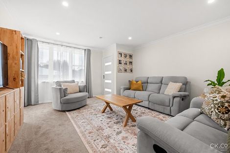 Photo of property in 1a Saulbrey Grove, Woburn, Lower Hutt, 5010