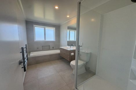 Photo of property in 30 Te Piriti Road, One Tree Point, 0118