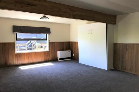 Photo of property in 16 Ridge Lane, New Plymouth, 4310