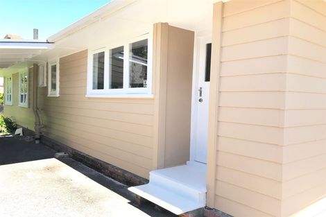 Photo of property in 2/40 Amberley Avenue, Te Atatu South, Auckland, 0610