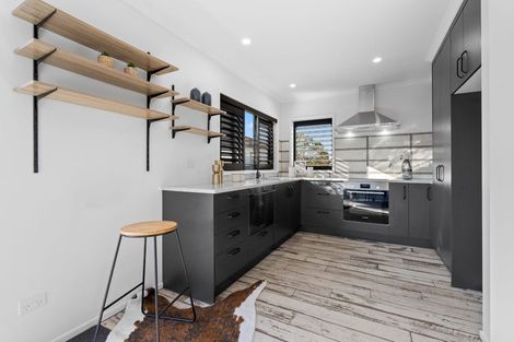 Photo of property in 27a Lillian Place, Orewa, 0931