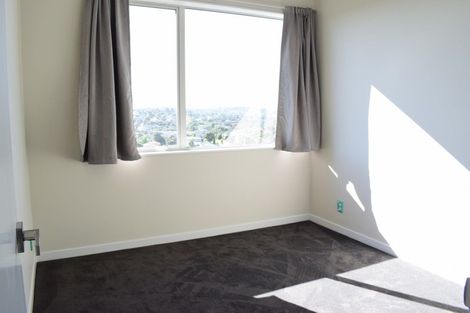 Photo of property in 517 East Coast Road, Murrays Bay, Auckland, 0630