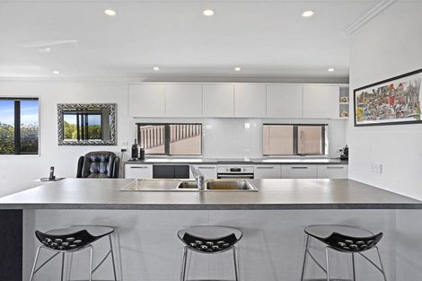 Photo of property in 11 Hilltop Lane, Mount Pleasant, Christchurch, 8081