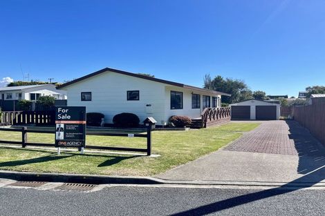 Photo of property in 160 Karewa Parade, Papamoa Beach, Papamoa, 3118