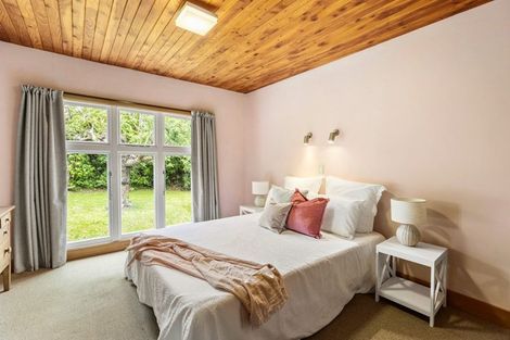 Photo of property in 1 Valley Street, Island Bay, Wellington, 6023