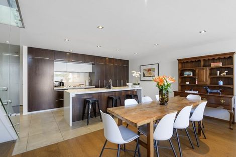 Photo of property in 12 Holly Road, St Albans, Christchurch, 8014