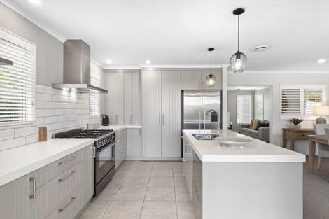 Photo of property in 18 Armstrong Farm Drive, East Tamaki Heights, Auckland, 2016