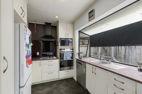 Photo of property in 6 Serenity Grove, Maoribank, Upper Hutt, 5018