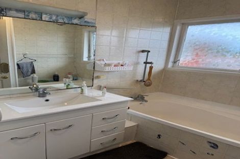 Photo of property in 2 Wells Road, Bucklands Beach, Auckland, 2012