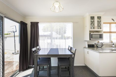 Photo of property in 17 Abraham Crescent, Milson, Palmerston North, 4414