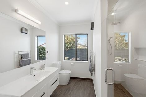 Photo of property in 190 Withells Road, Avonhead, Christchurch, 8042